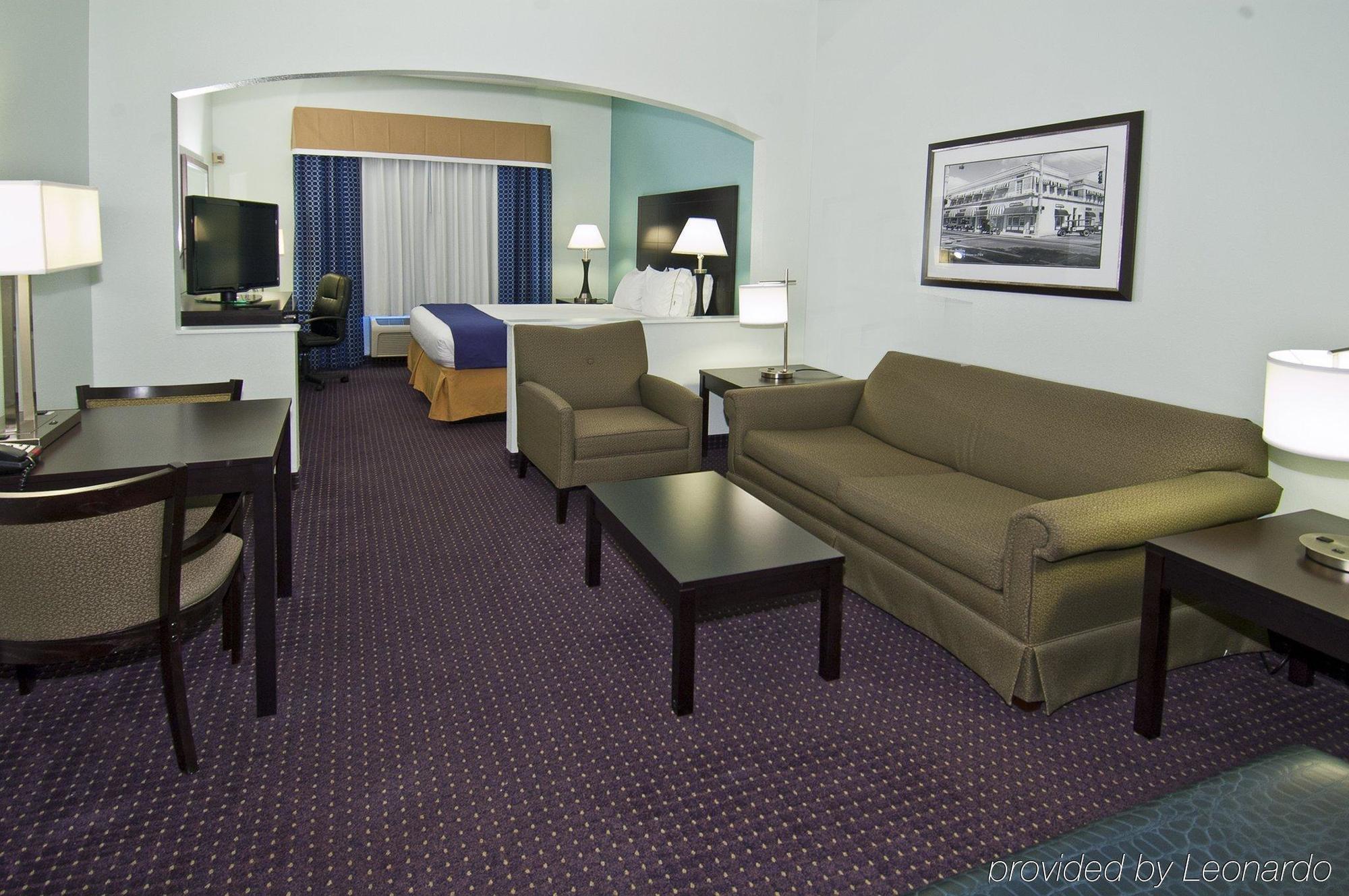 Holiday Inn Express & Suites Plant City By Ihg Bagian luar foto